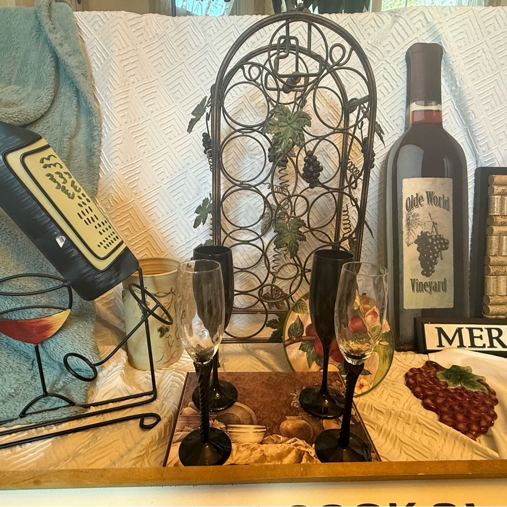 Vintage Wine Decor Collection!! - Picture 7 of 16
